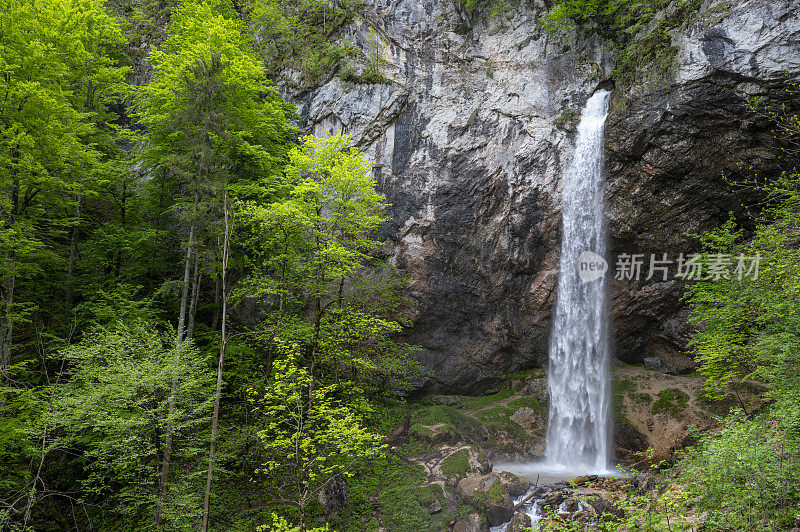 Wildensteiner Wasserfall在奥地利的春天